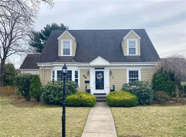 46 N  Country Club Dr, Warwick, RI 02888