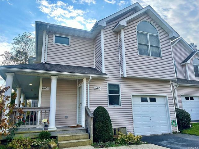 1605 Willow Pond Dr Drive, Riverhead, NY 11901