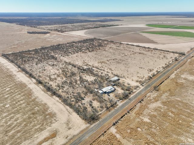 793 Fm 1986, La Pryor, TX 78872