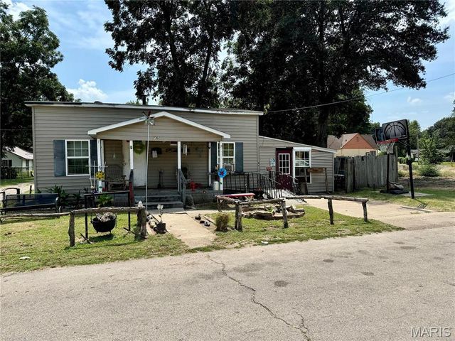 105 W  5th St, Kennett, MO 63857