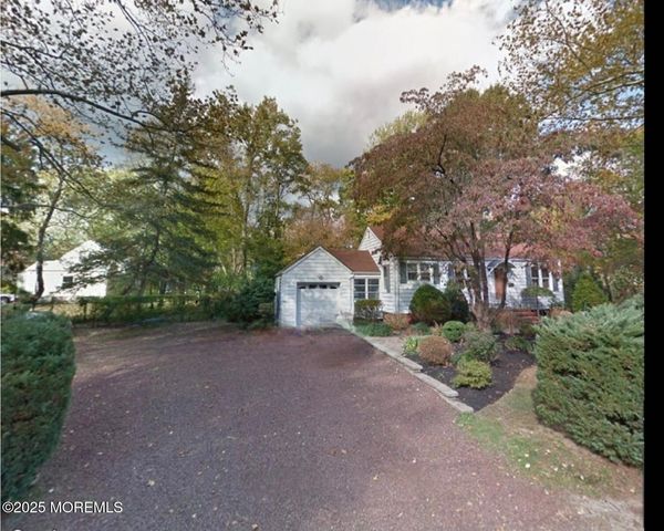 14 Elizabeth Parkway, Eatontown, NJ 07724