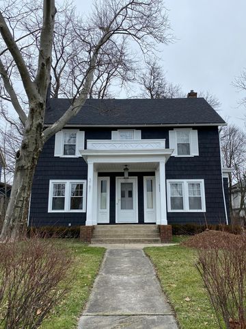 3181 Scarborough Rd, Cleveland Heights, OH 44118