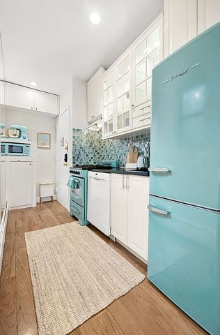 788 9th Ave #5C, New York, NY 10019