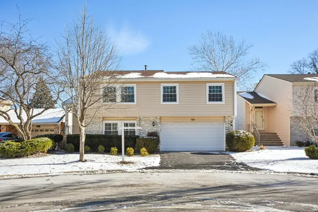 108 Croftwood Ct, Rolling Meadows, IL 60008