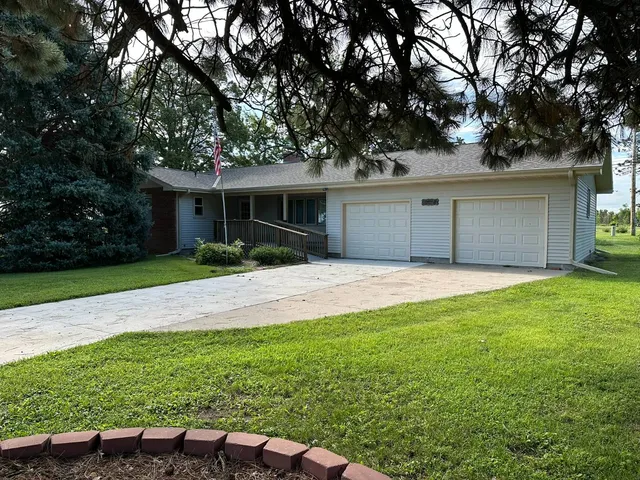 801 E  6th St, Davenport, NE 68335