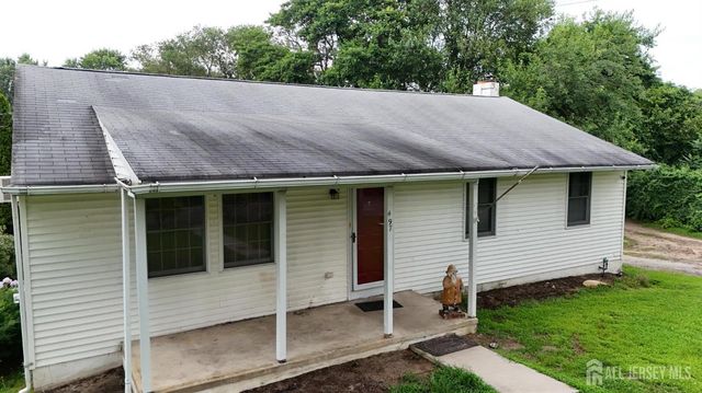 497 Robinson Rd, Carneys Pt, NJ 08069