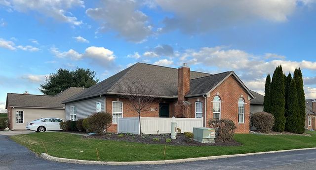 4425 Hunters Chase Ln, Wooster, OH 44691
