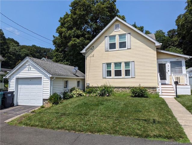 9 Wooster St, Seymour, CT 06483