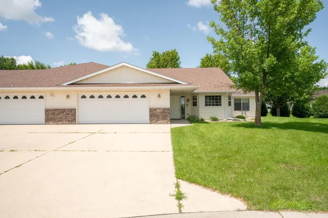 316 5th Cir SW, Blooming Prairie, MN 55917
