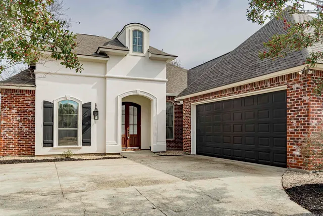 15454 Summer Trace Dr, Prairieville, LA 70769