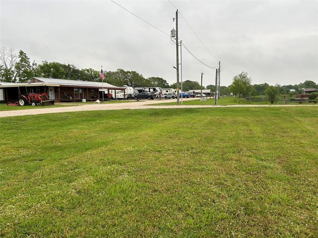 926 County Road 340, Angleton, TX 77515
