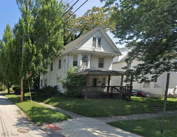 617 Holmes Ave, Barberton, OH 44203