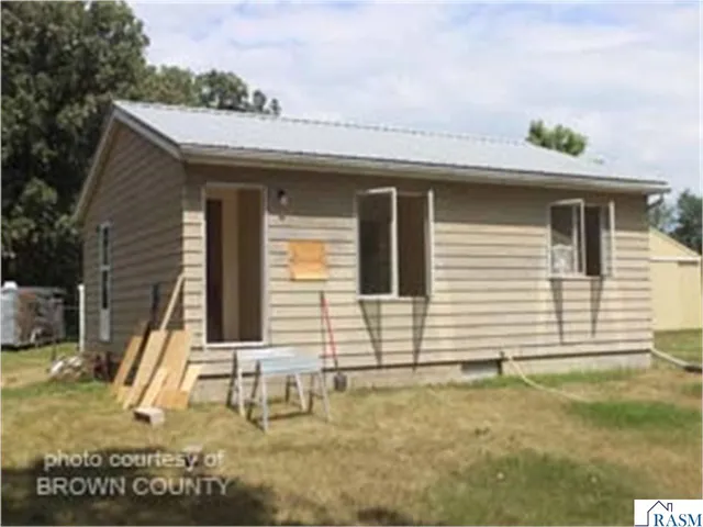 21676 Heritage Rd, Sleepy Eye, MN 56085
