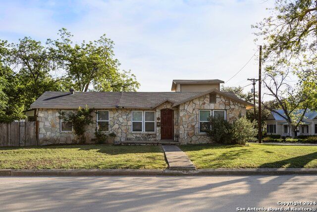 479 S SYCAMORE AVE, New Braunfels, TX 78130