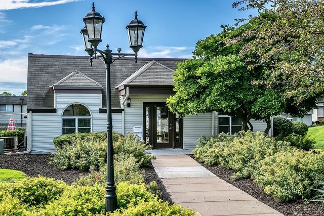 10025 S Plz #34S-2, Omaha, NE 68127