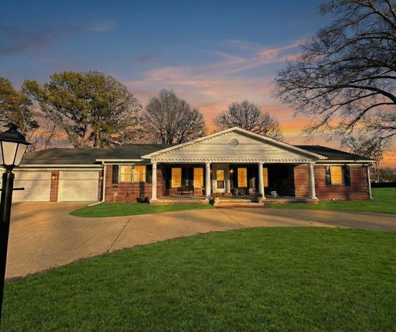 1020 N  State Rd, Flora, IL 62839