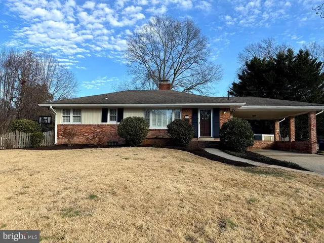 7911 Bainbridge Rd, Alexandria, VA 22308