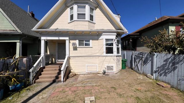 2504 E  24th St, Oakland, CA 94601