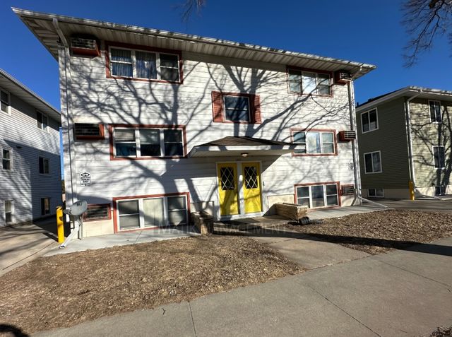 1217 4 1/2 St NW #4, Rochester, MN 55901