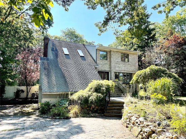 18 Beverly Ct, Moriches, NY 11955
