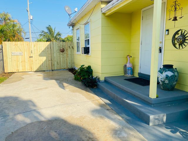 Address Not Disclosed, Lake Worth, FL 33460