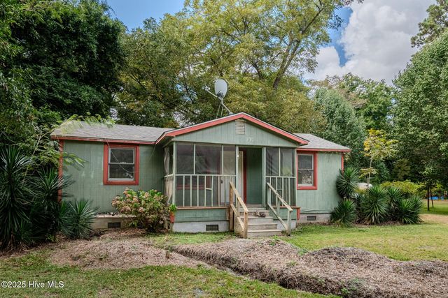 409 S Bodenheimer Street, Burgaw, NC 28425