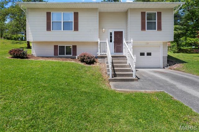 1147 Hannah St, Jackson, MO 63755