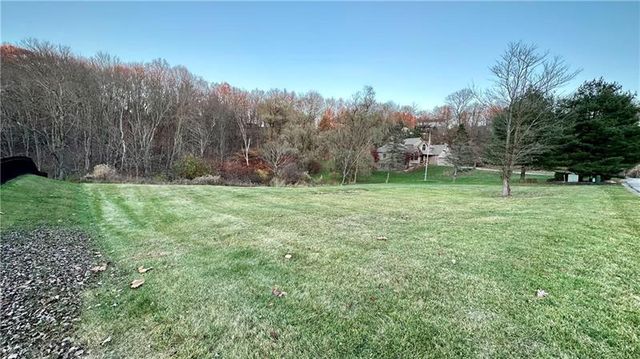 107 Altermoor Dr, Natrona Heights, PA 15065