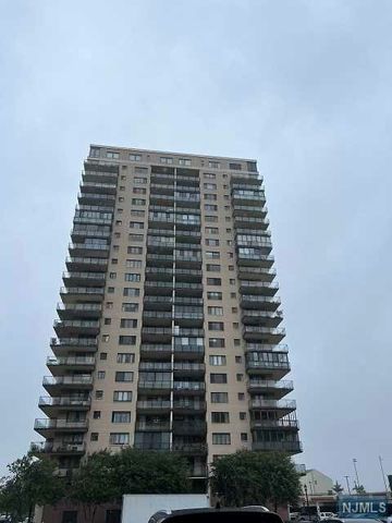 1203 River Rd #11A, Edgewater, NJ 07020