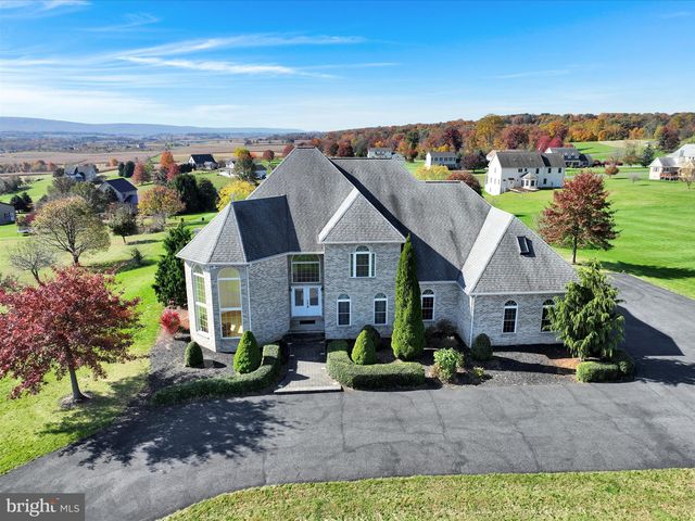 30 White Dog Dr, Schuylkill Haven, PA 17972