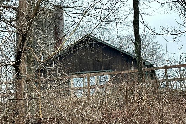 85 Poverty Hollow Rd, Newtown, CT 06470