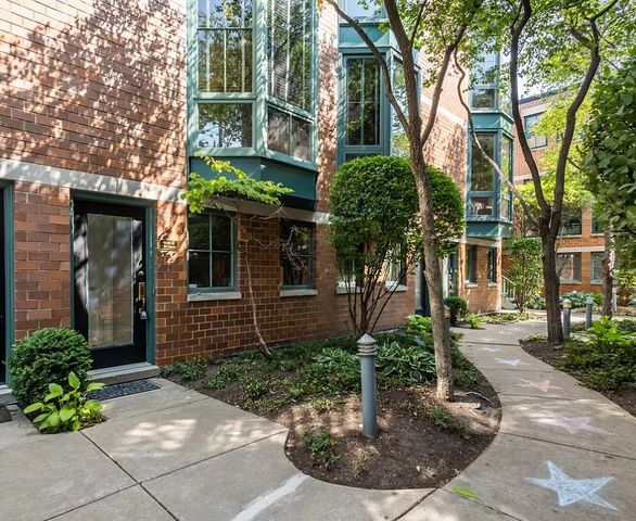 2707 N  Lincoln Ave #R, Chicago, IL 60614