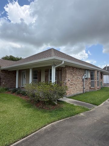 54 Cobblestone E, Houma, LA 70360
