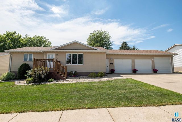 120 Ramm Heights Dr, Madison, SD 57042