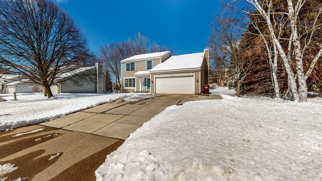 2443 Mailand Rd E, Maplewood, MN 55119