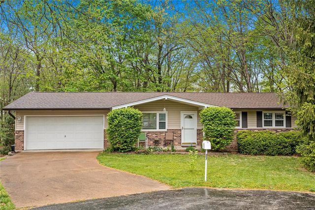 27 Anawood Dr, Arnold, MO 63010