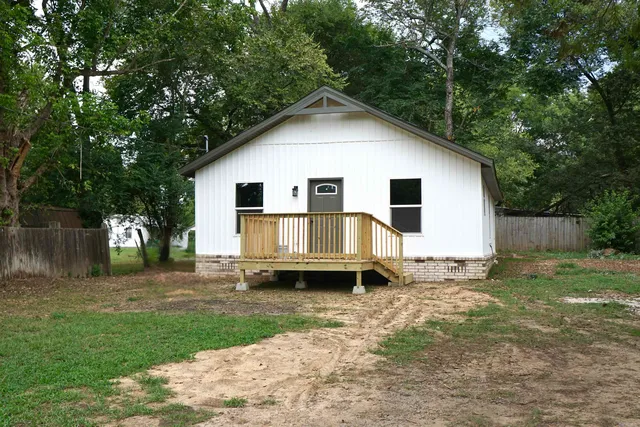 203 E  Church St, Plumerville, AR 72127