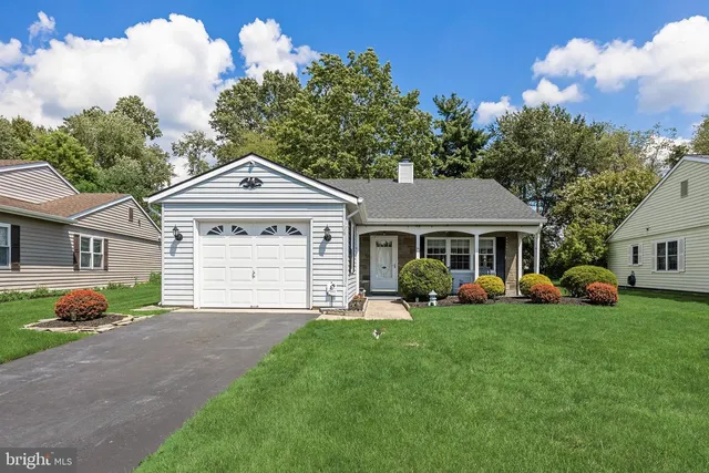 16 Andover Ct, Southampton, NJ 08088