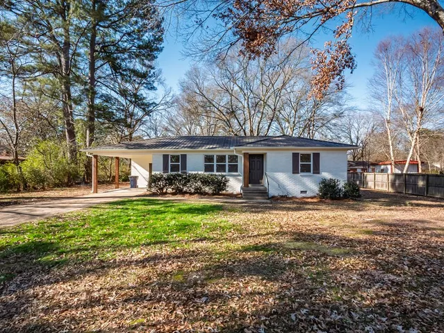 201 College St, Batesville, MS 38606