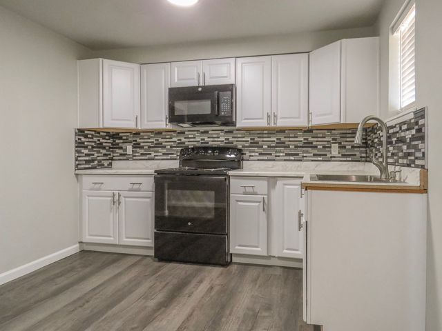 880 N  Pershing St #4, Mount Angel, OR 97362