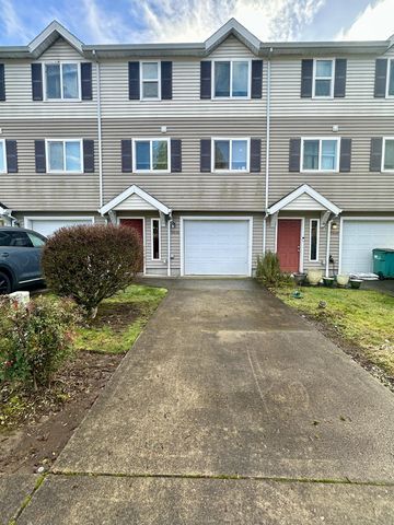 52050 SW Johanna Dr #1, Scappoose, OR 97056