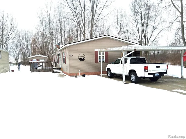 11065 Hickory Ln, Clio, MI 48420