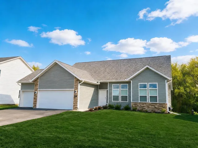611 E  Maple Bch, Edgerton, WI 53534