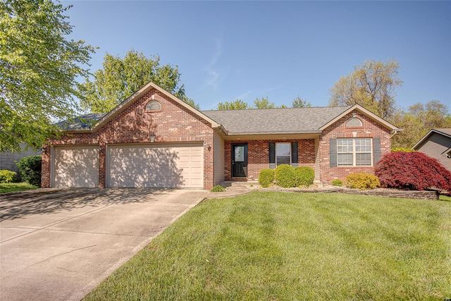 2527 Gecko Dr, Maryville, IL 62062