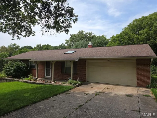 6778 Barnwood Dr, Hazelwood, MO 63042