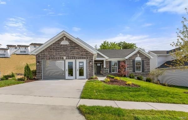 7405 Shadow Point Dr, Oakville, MO 63129