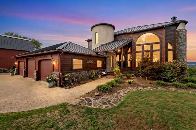 18348 Oakridge Rd, Springdale, AR 72764