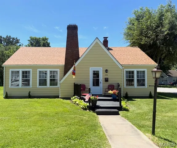 306 E  Main St, Bowling Green, MO 63334