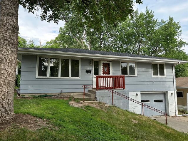 3150 Grimes Ave N, Robbinsdale, MN 55422