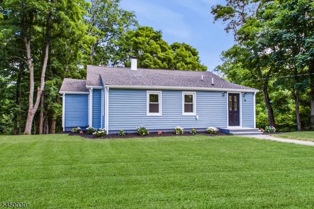 48 Petersburg Rd, Hackettstown, NJ 07840